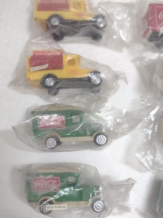 Lote de Caminhões da Coca Cola da década de 90 novos... - Foto 5