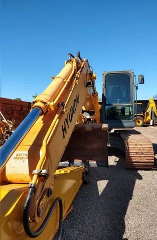 Escavadeira Hyundai 210 - Foto 2