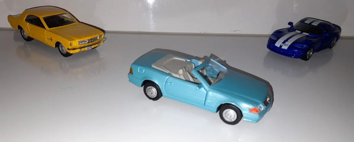 3 Miniaturas Antigas,Maisto,Carros Antigos,Em Muito Bom Estado