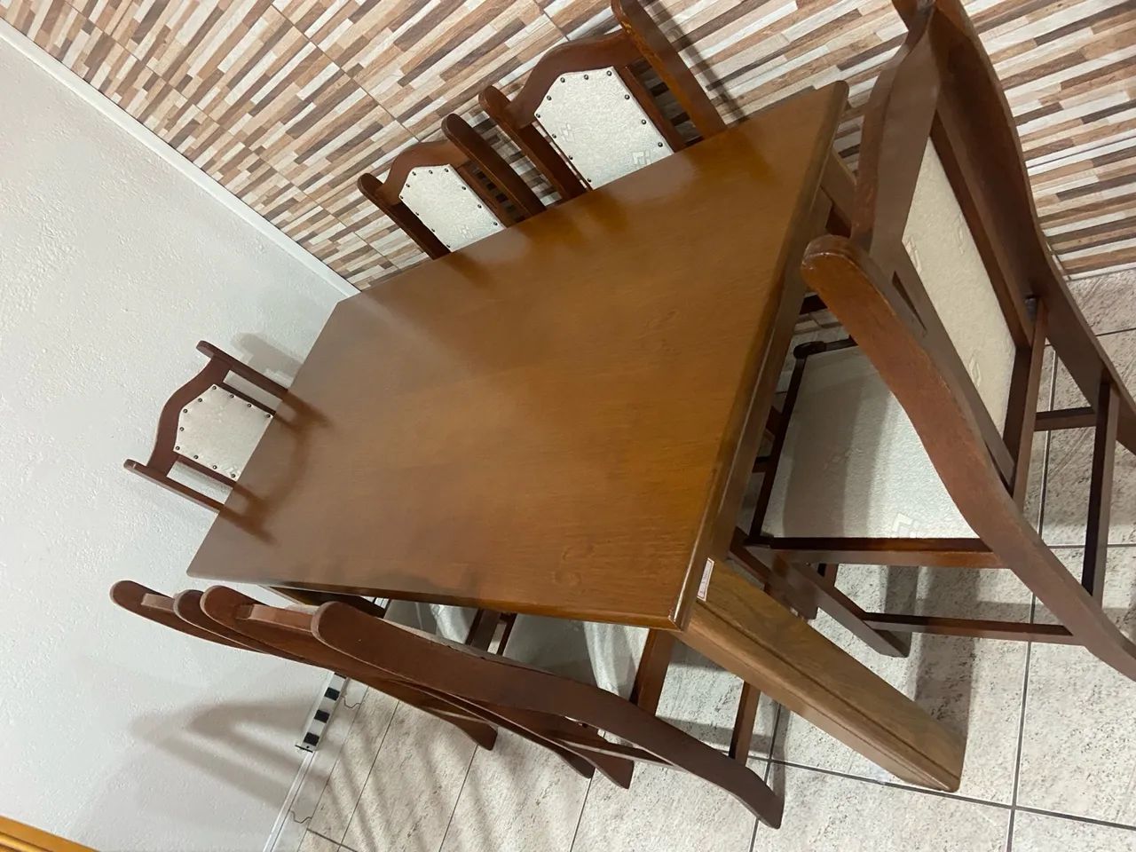 Conjunto de Mesa e Cadeiras de Madeira Maciça - Foto 5