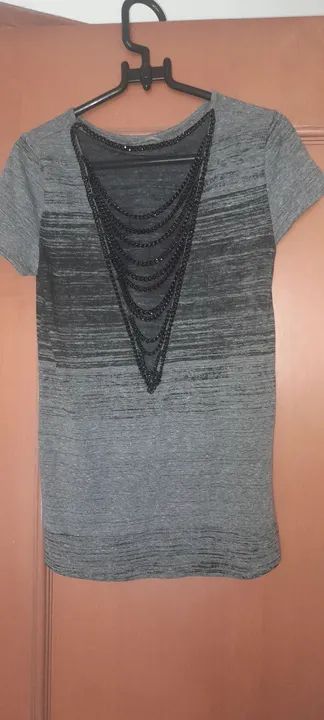 Camiseta  cinza e preta - Foto 2