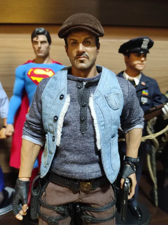 Figura hot toys Barney Ross loose mercenários 1/6 30cm