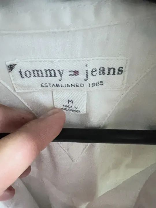 Camisa da tommy  tamanho  M = 10 anos - Foto 2