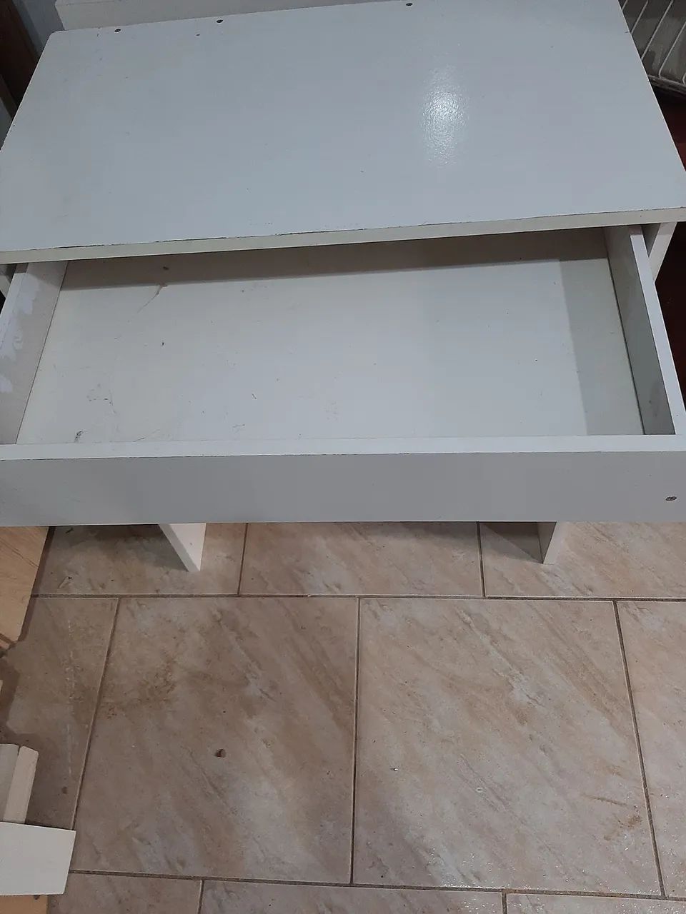 White desk with drawer63825050721027121