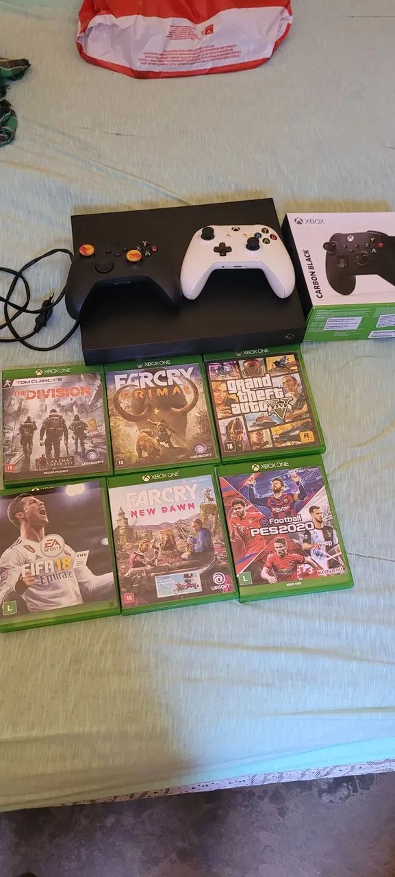 Xboxone X 6jogos e dois controles  - Foto 3