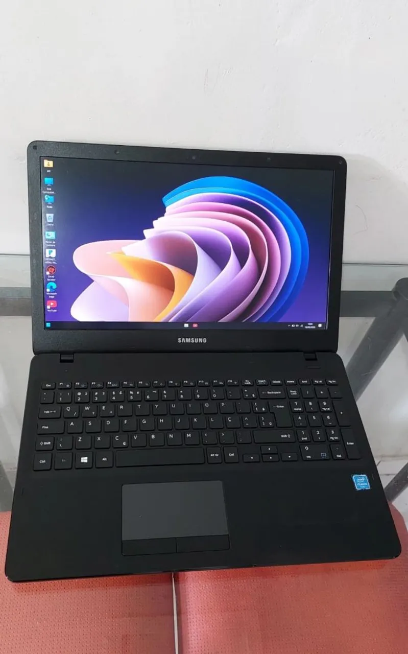 Notebook Samsung com ssd já instalado- ótimo p estudos.
