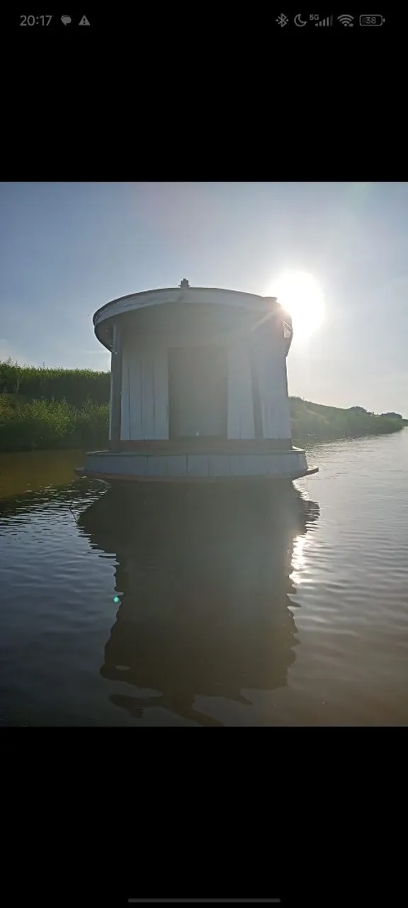 Vende-se este casco com reversos.