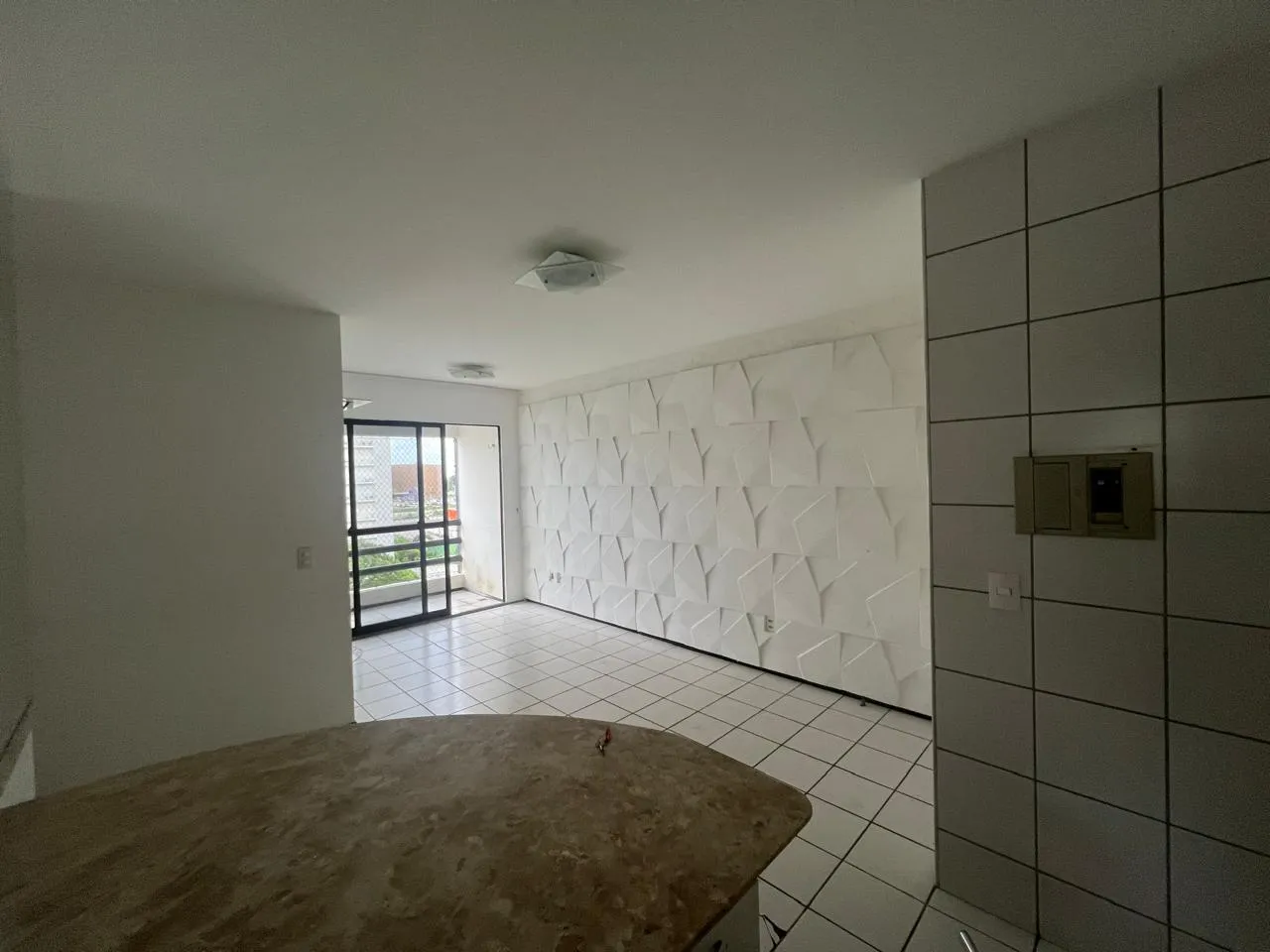 Apartamento nascente com 60m2, 02 suítes, sala com varanda, 01 vaga de garagem, Guararapes