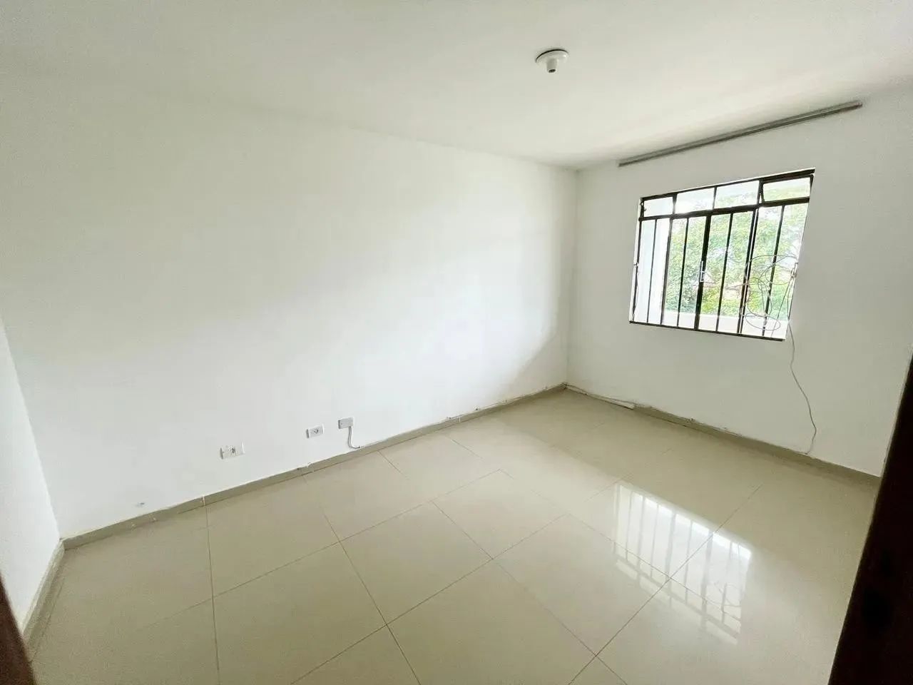 Sobrado para Locação em Curitiba, Bairro Alto, 5 dormitórios, 1 suíte, 4 banheiros, 1 vaga - Foto 5