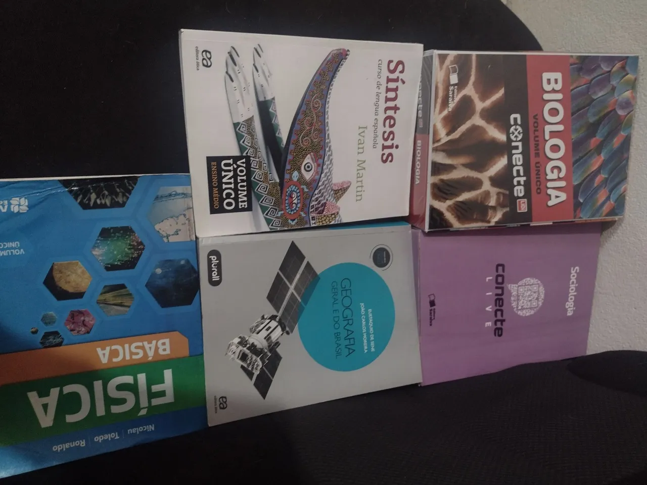 Livros didáticos do Ensino Médio- Conecte Saraiva