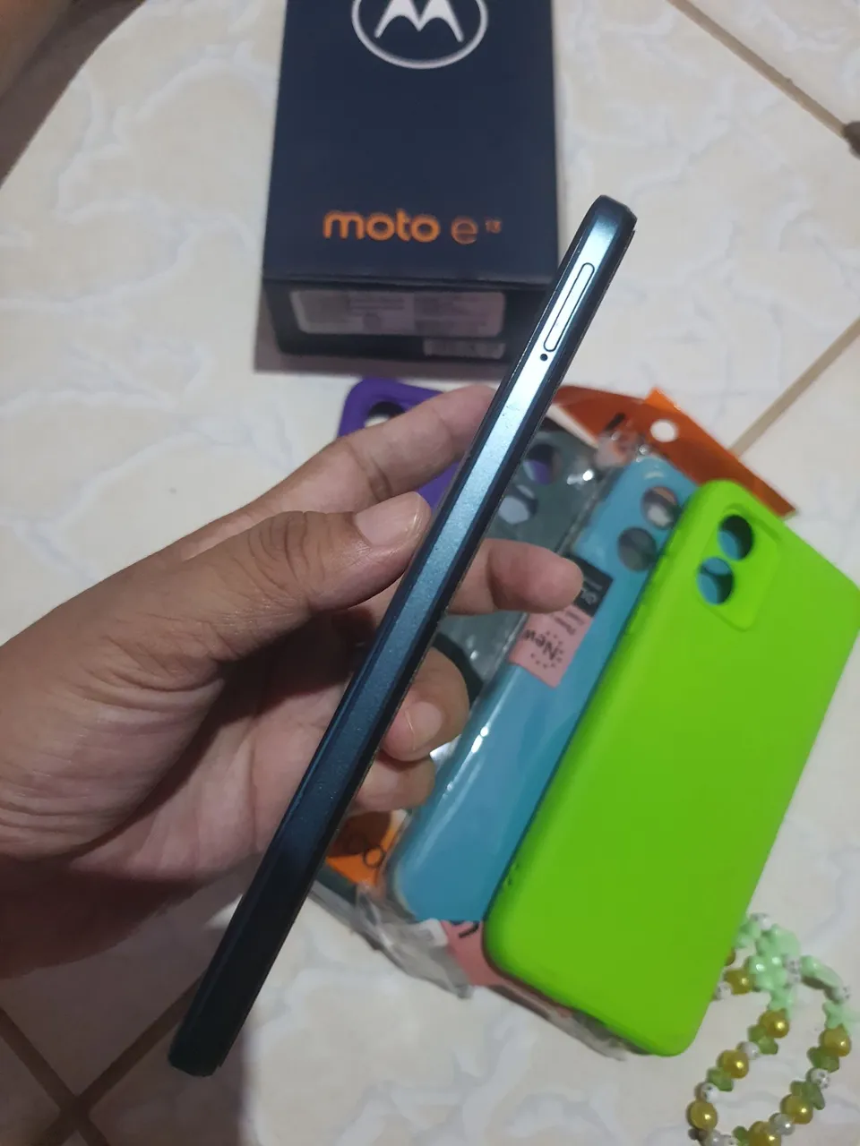 Vendo Motorola E13 com caixa e acessórios