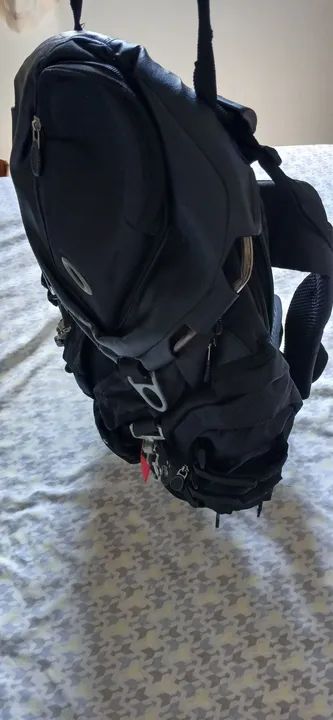 Mochila Oakley para Esportes Radicais - Foto 3