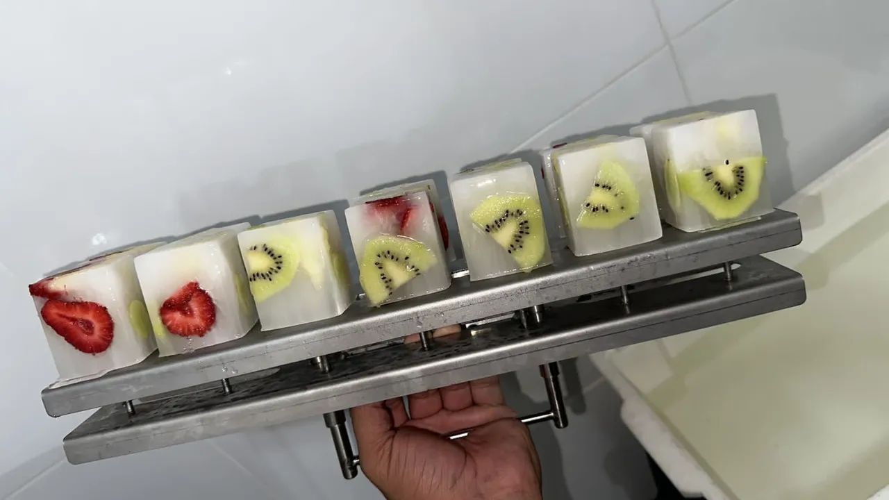 Formas e maquinas gelo saborizado