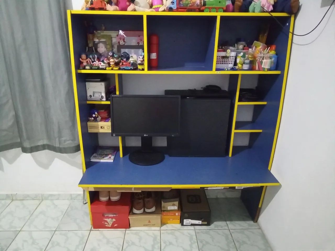 Wall-Mounted Rack64840818585475122