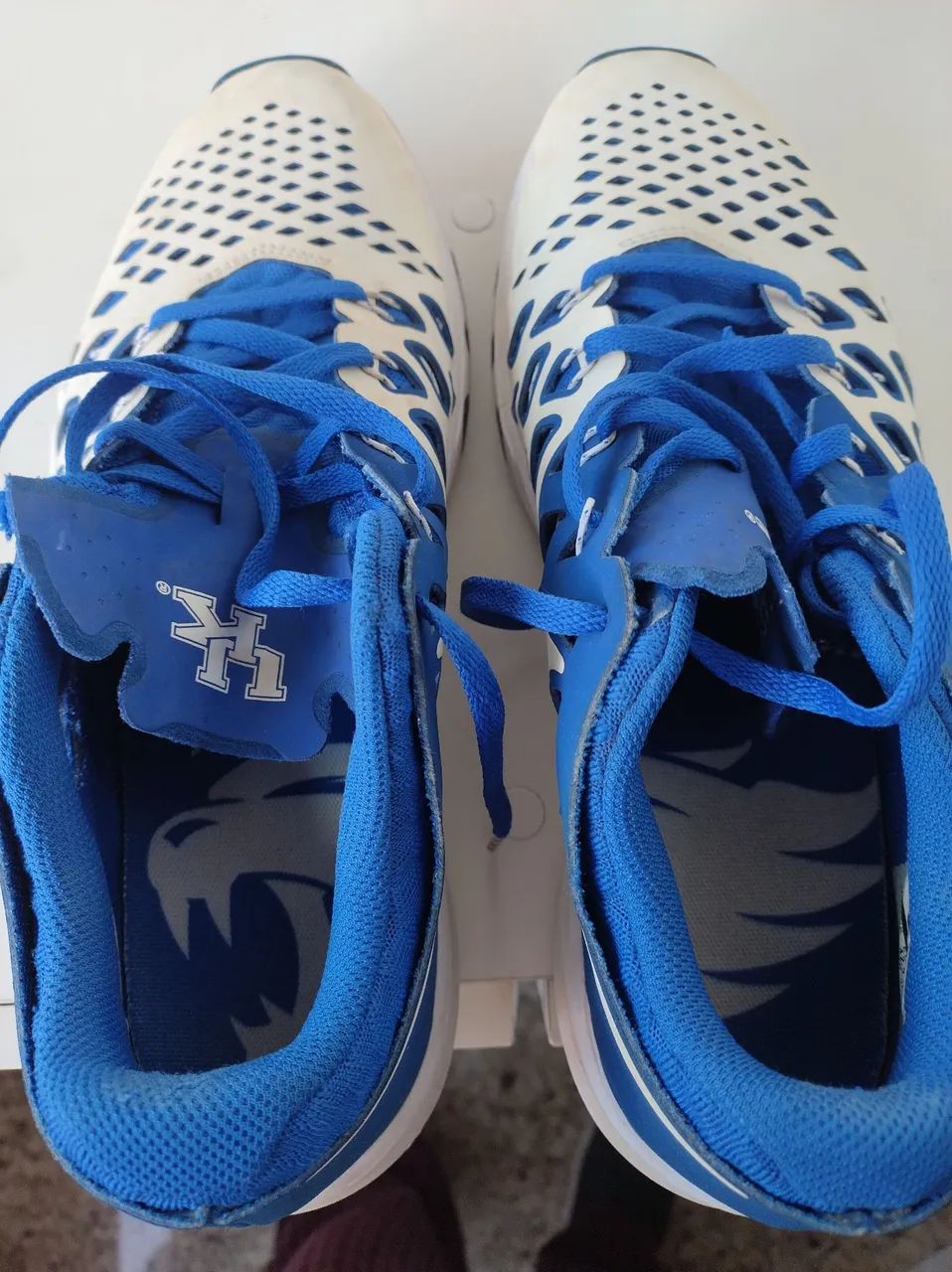 Tênis Esportivo Azul e Branco - Conforto e Estilo - Foto 2