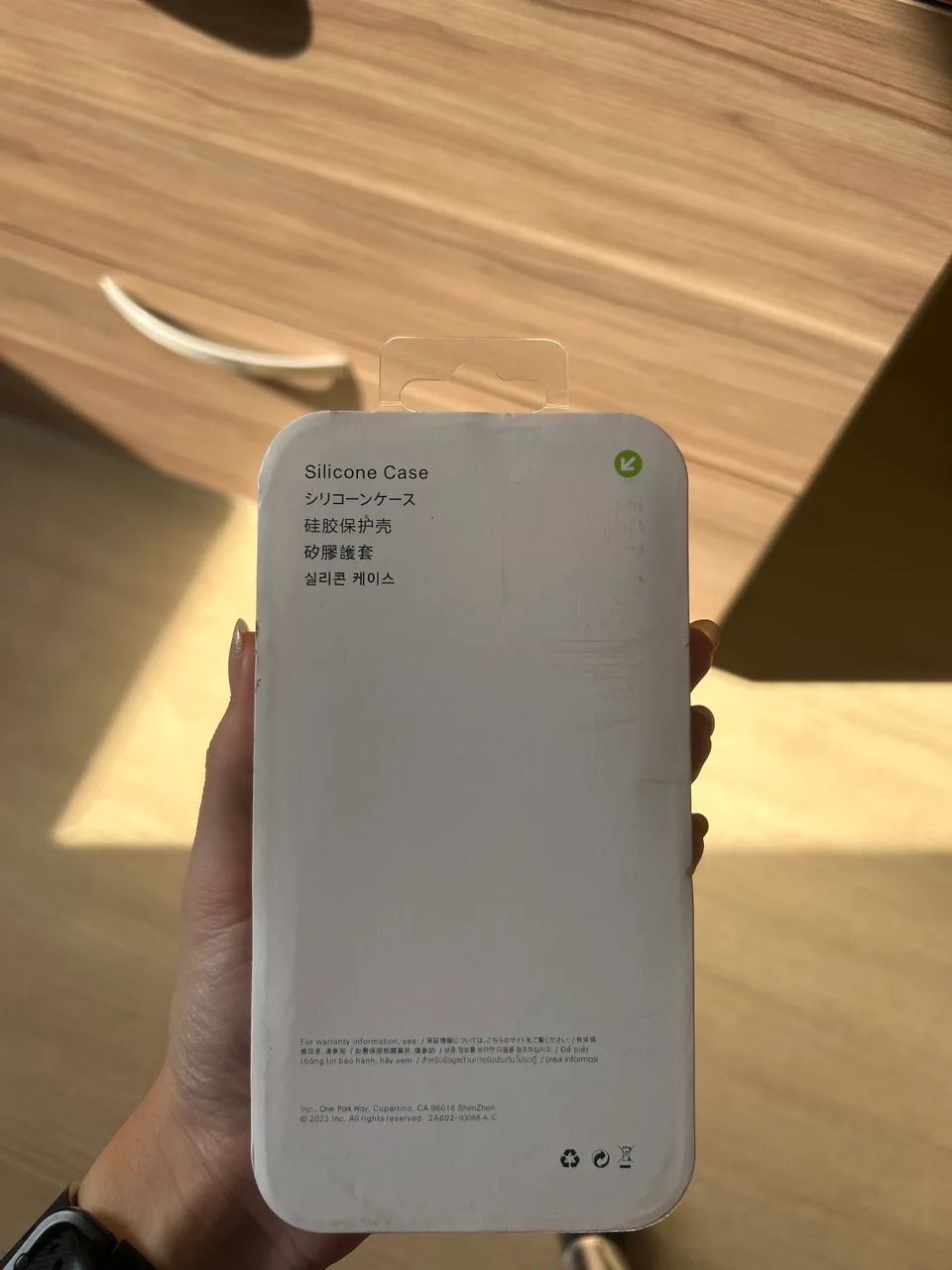 Capa silicone IPhone 14PRO marrom NOVA - Foto 3
