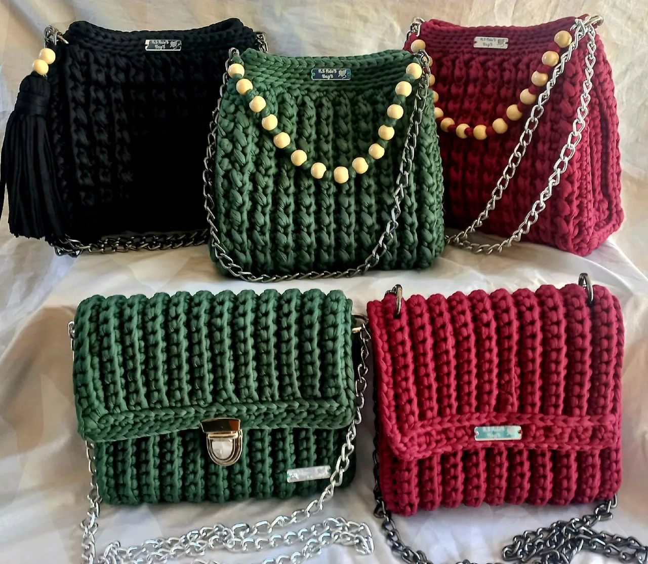 Bolsas de crochê fio de malha.