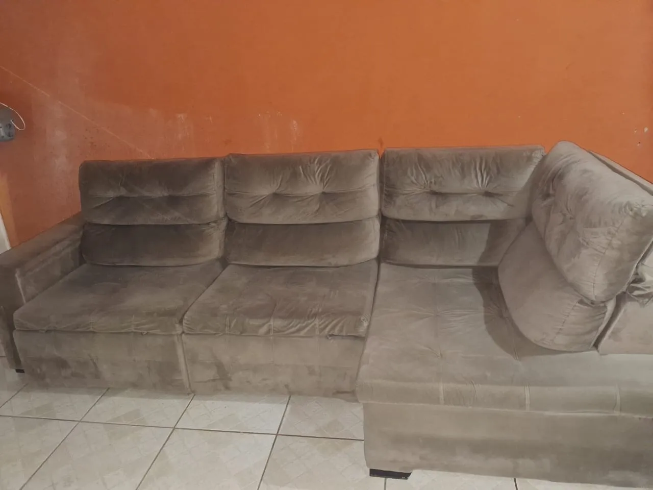 Sofá retratil confortável e espaçoso