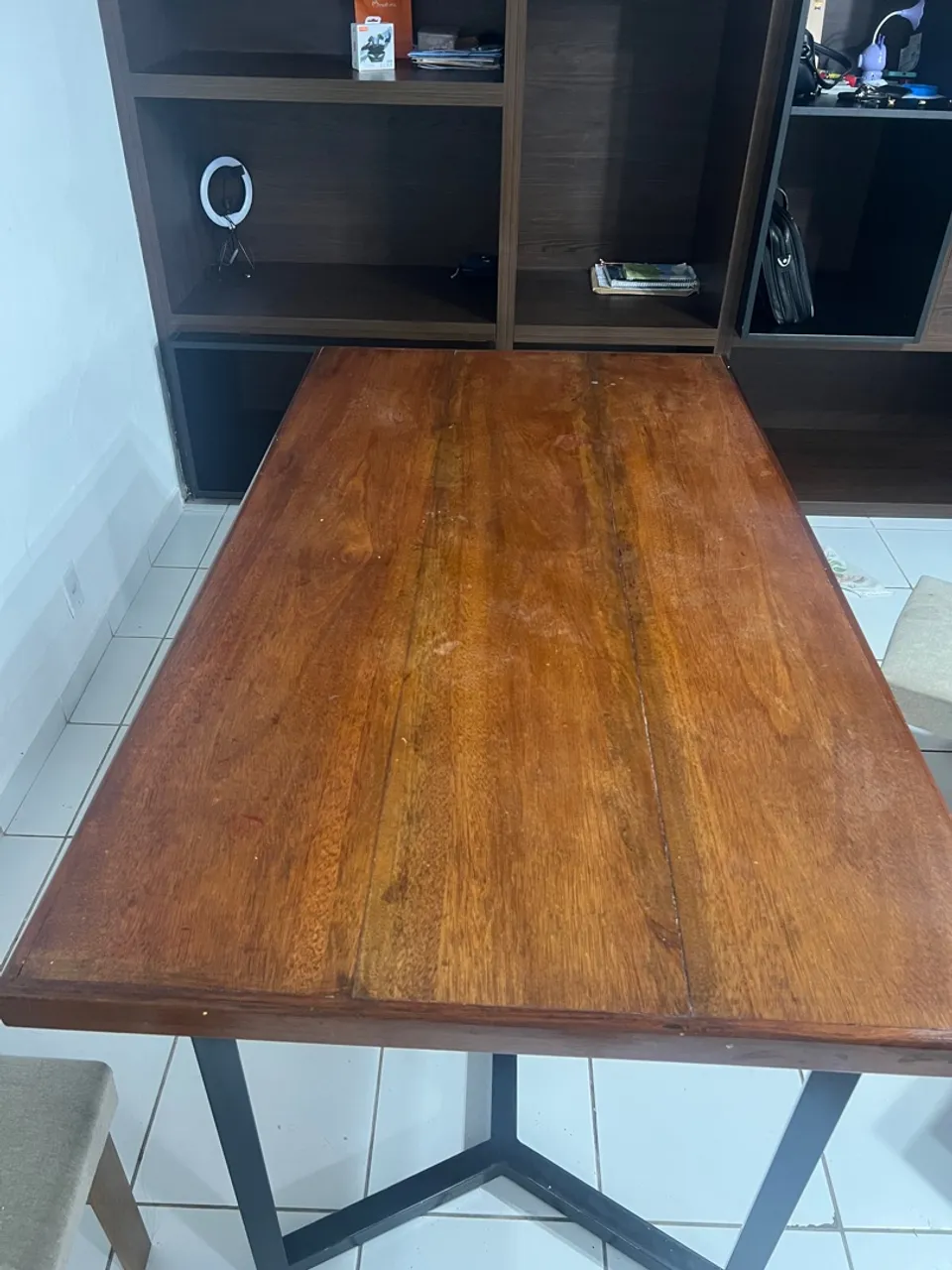 Mesa de Jantar em Madeira Maciça com Design Moderno