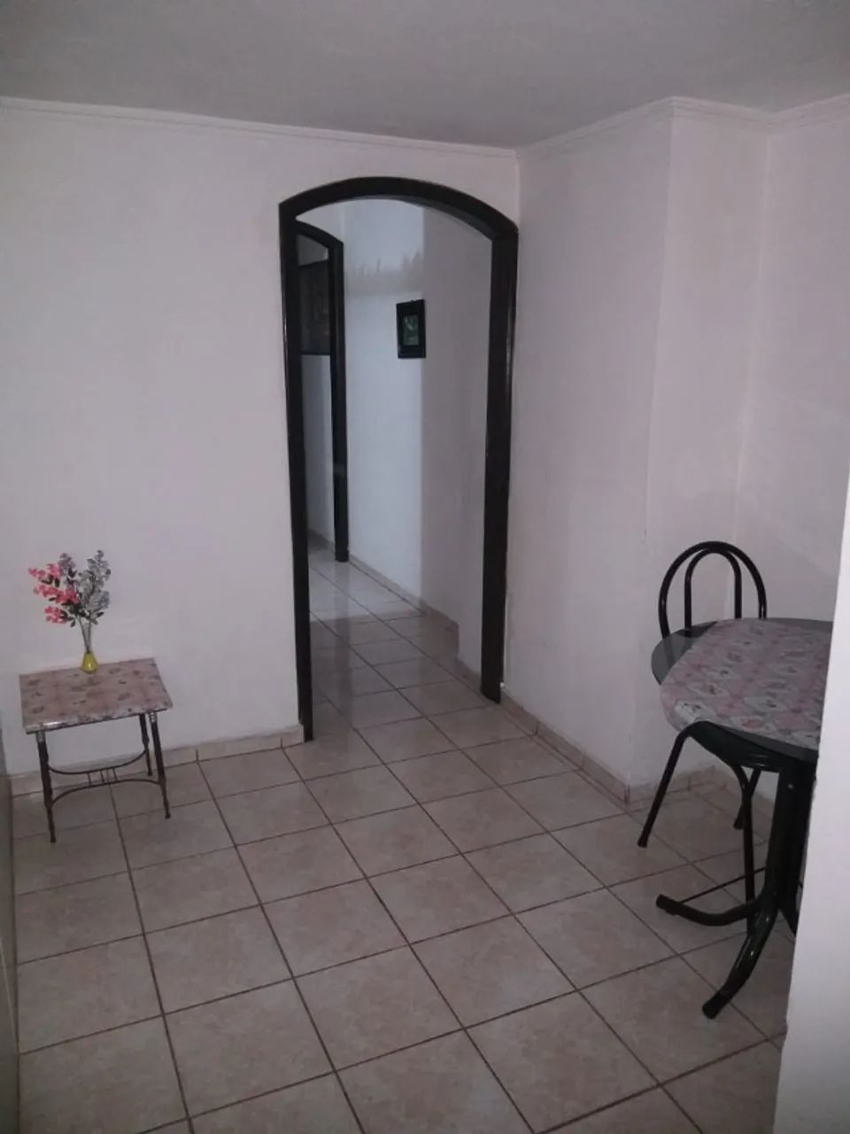 Aluga-se quarto individual mobiliado para moças. - Foto 3