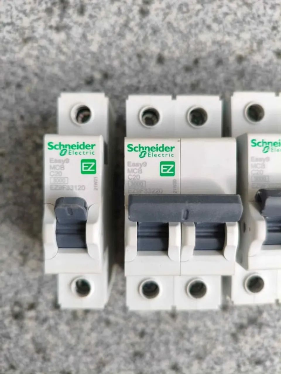 Disjuntores Schneider Easy9 - 20A e 32A - Foto 3