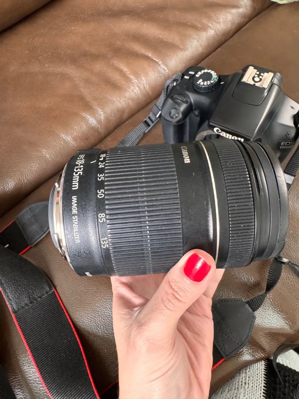 Câmera Canon EOS 1100 D + Lente EF-S 18-135mm. Completa em Perfeito Estado  - Foto 3