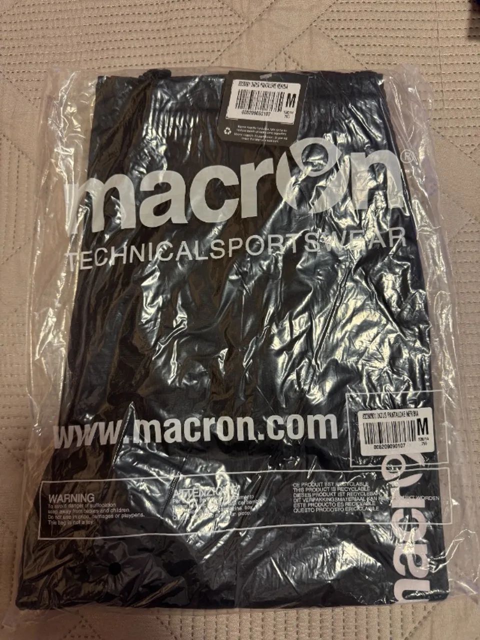 Calça do fabricante Macron, cor Preta, Tamanho M, nova, sem uso.