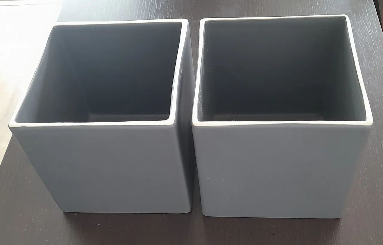 2 vasos de cerâmica cinza - 12 X 12 cm