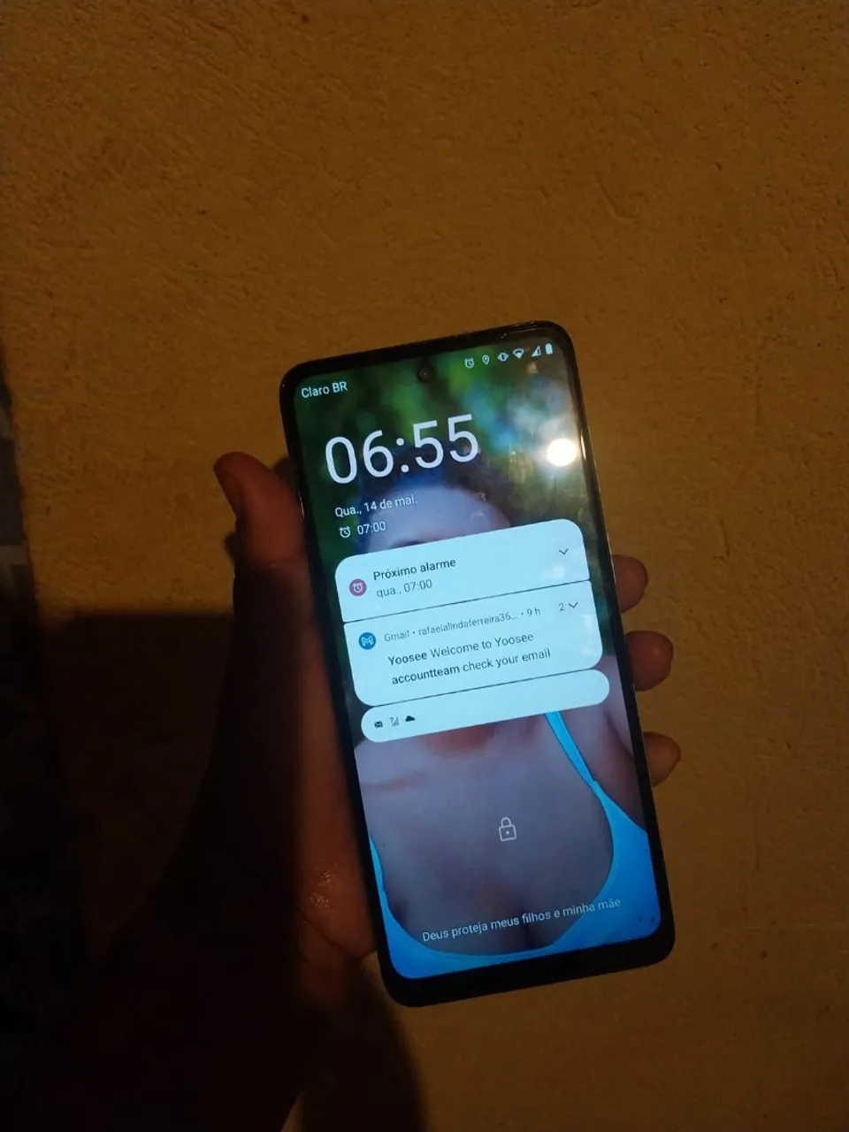 Celular muito bom sem marca de uso