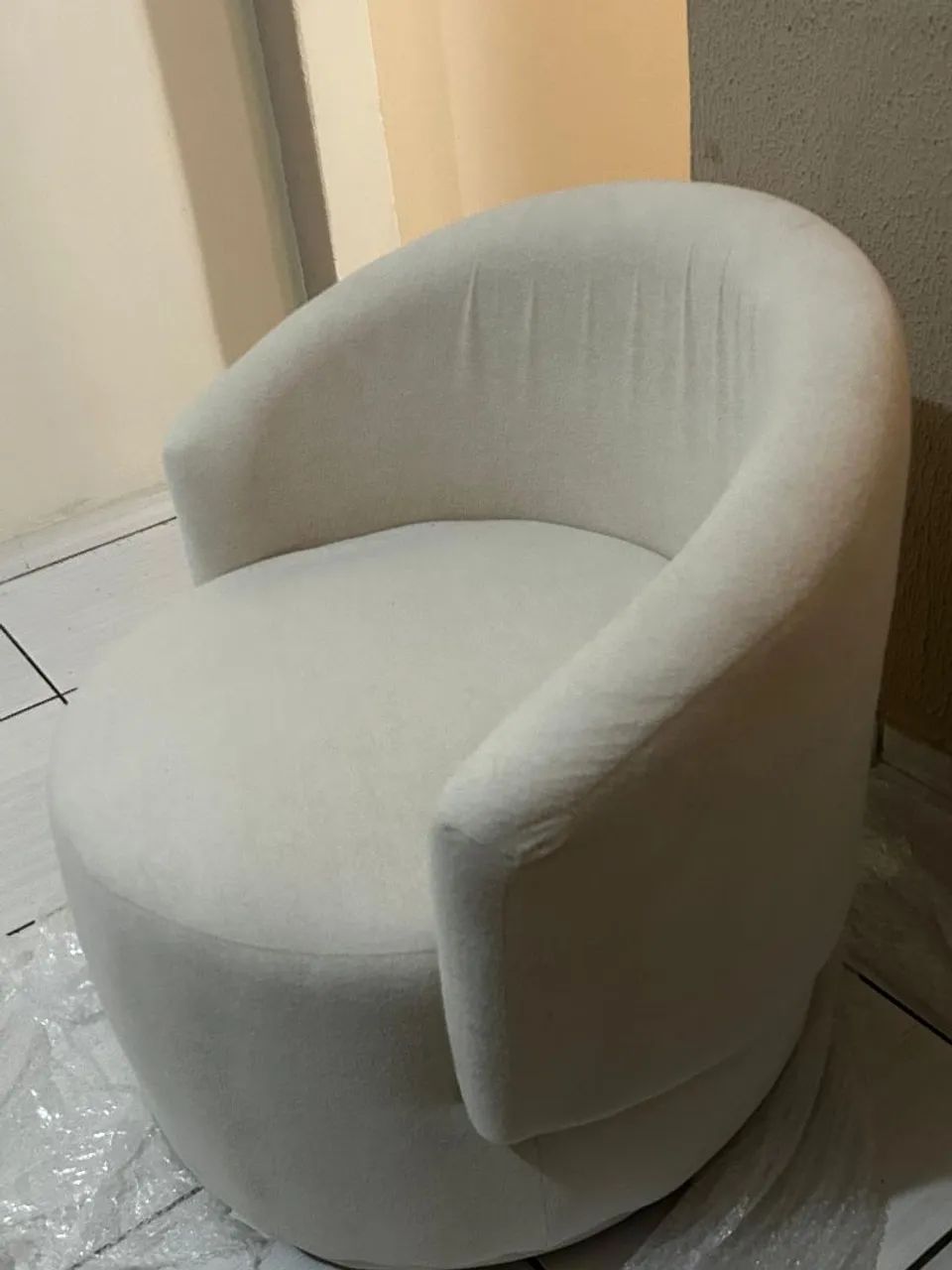 Poltrona Redonda Confortável em Veludo - Design Moderno