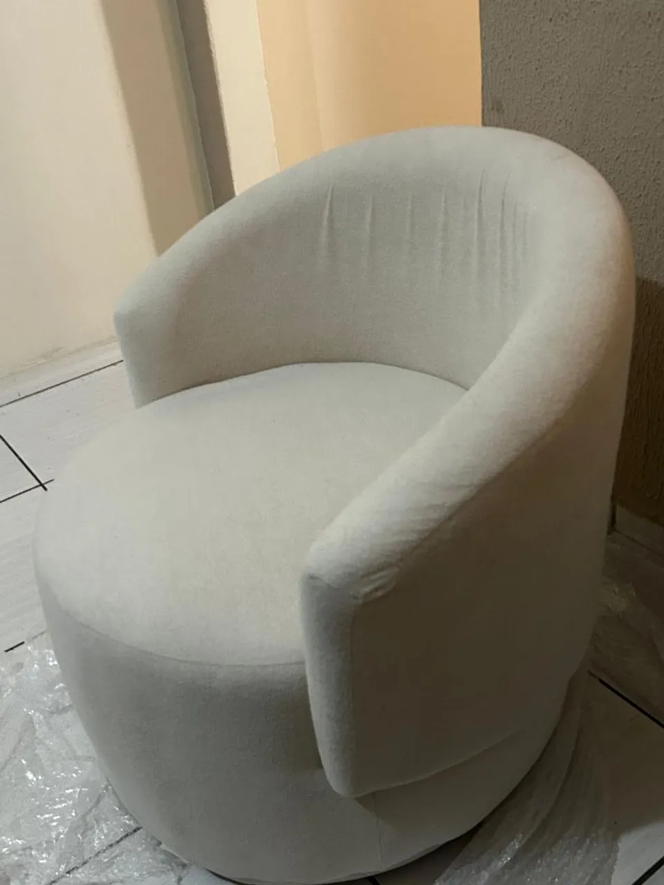 Poltrona Redonda Confortável em Veludo - Design Moderno