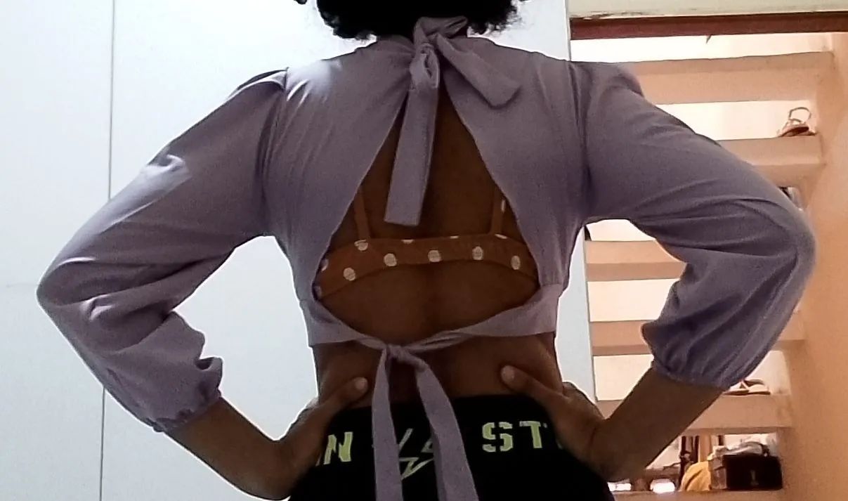 Blusa Cropped com Amarração - Foto 2