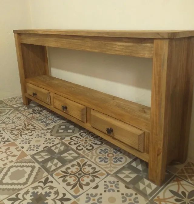 Rack rustico de madeira