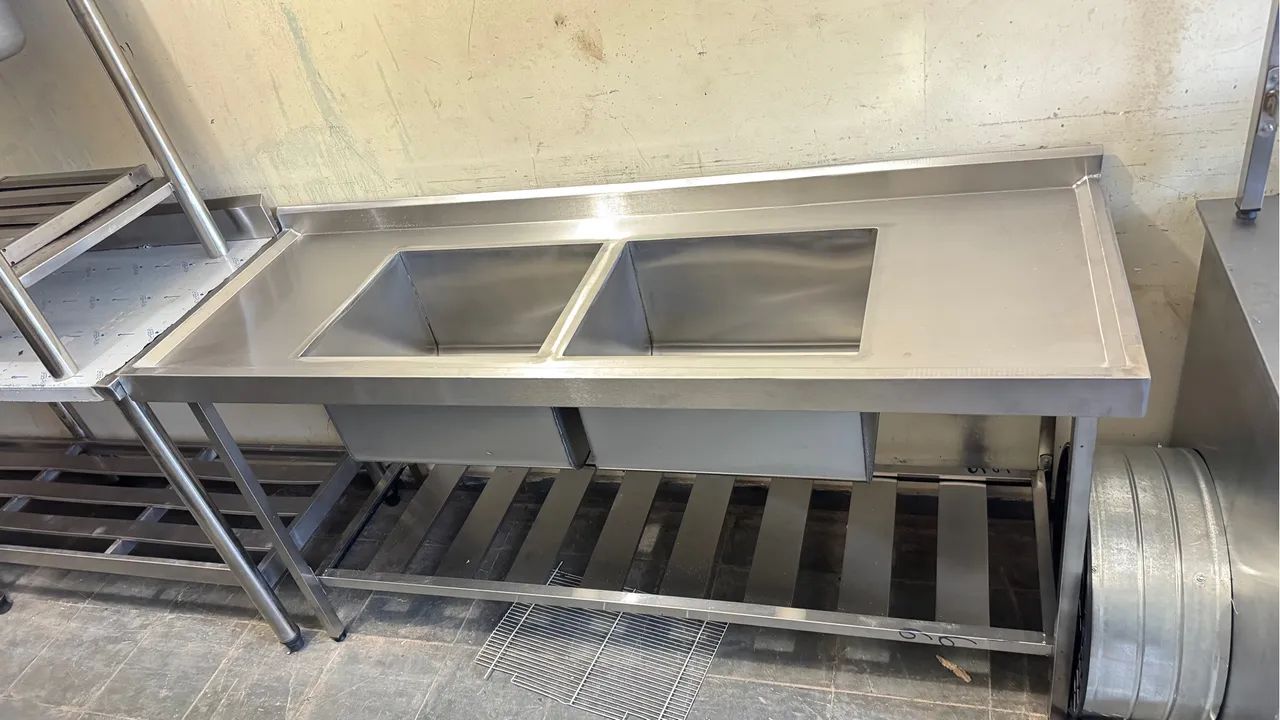 Bancada de Aço Inox com 2 Cubas 1,80 x 0,60