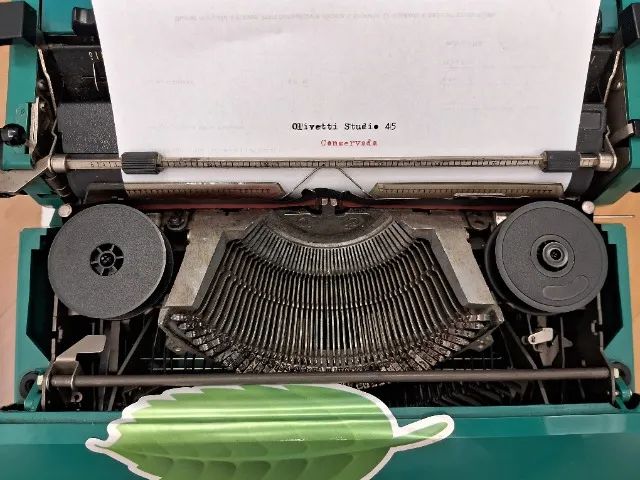 Máquina de escrever Olivetti Studio 45 - Conservada - Foto 5