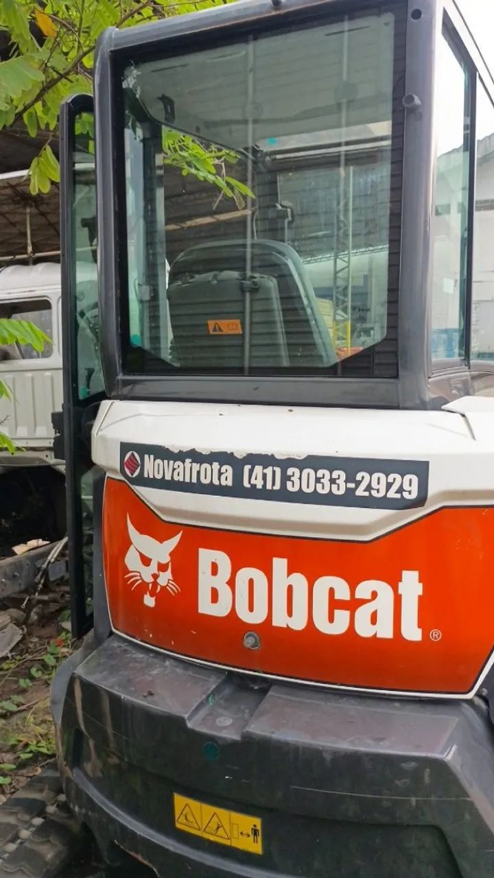 mini escavadeira bobcat modelo E35 com 360 horas de uso  - Foto 4