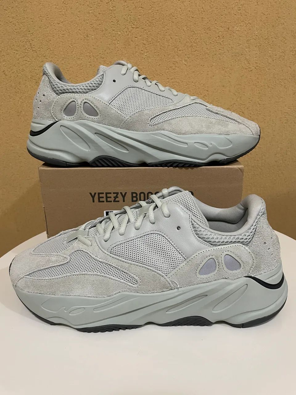 Tênis Adidas Yeezy Boost 700 v1 Salt size 45BR Calçados Vila