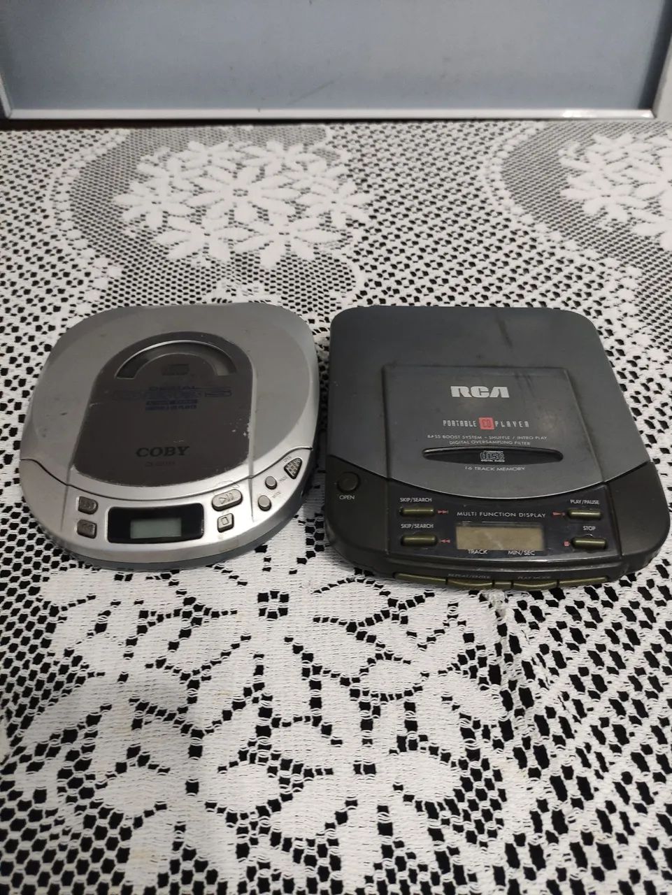 CD Players RCA 16 Track Memory e Coby CX-CD101 - Com Defeito<br>