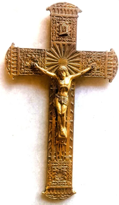 Antigo Crucifixo De Parede Trabalhado em bronze dourado maciço *Descrição