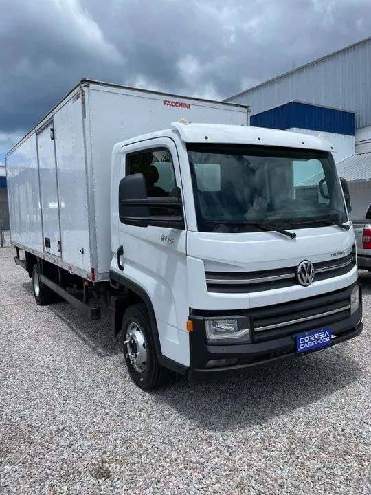 Caminhão delivery 9.170 ano 2019 com baú de 6,20 - Foto 2