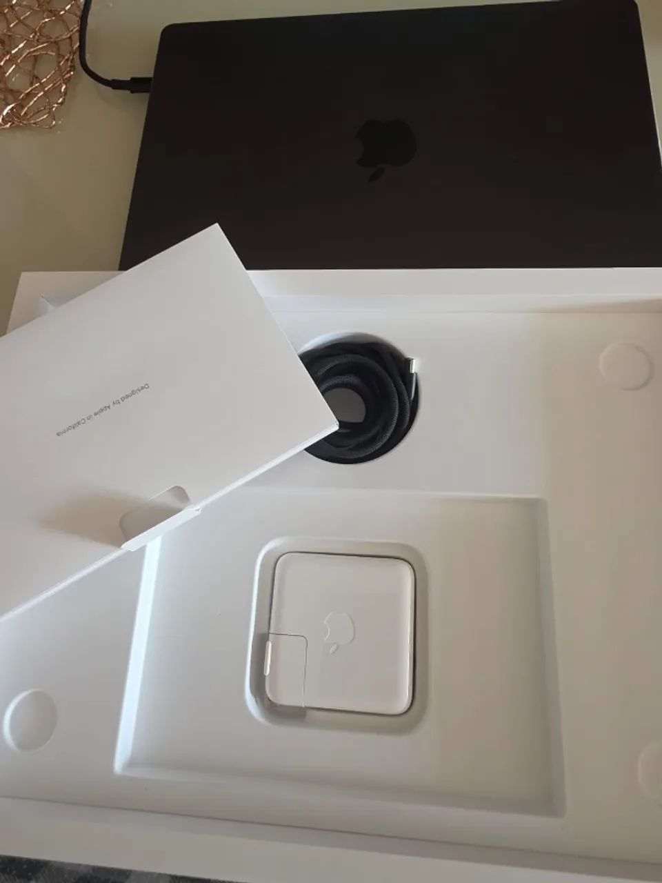 MacBook Pro com M4 Pro, 12-core CPU, 16-core GPU, 14.2 Polegadas, 24Gb RAM e 512Gb SSD - Foto 4