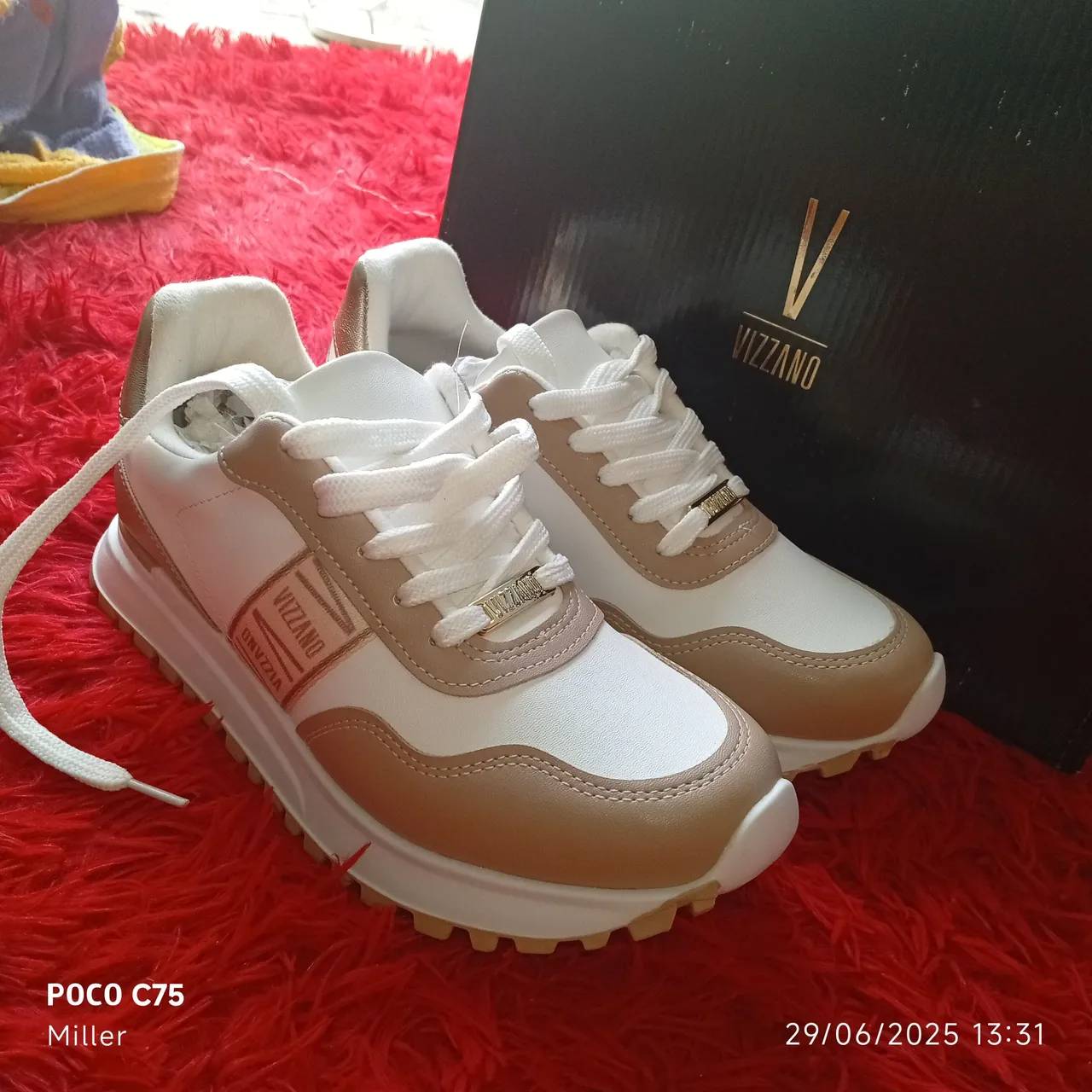 Tênis Vizzano Branco c/ Detalhes Bege - Novo