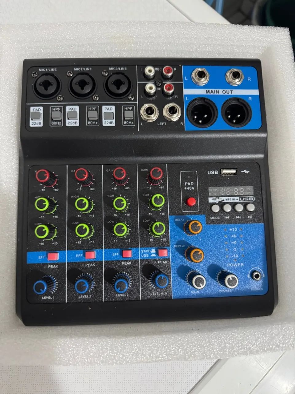 Mesa de Som 4 Canais com USB e MP3