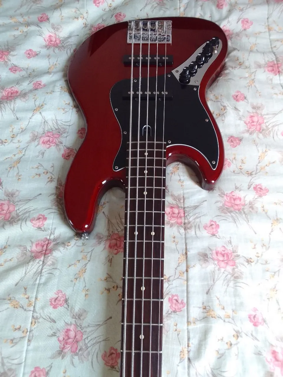Baixo sire Marcus Miller V3 canhoto