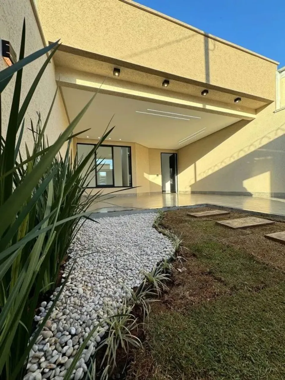 Casa com Piscina à Venda em Goiânia, 3 Quartos (2 Suítes), Maravilhosa