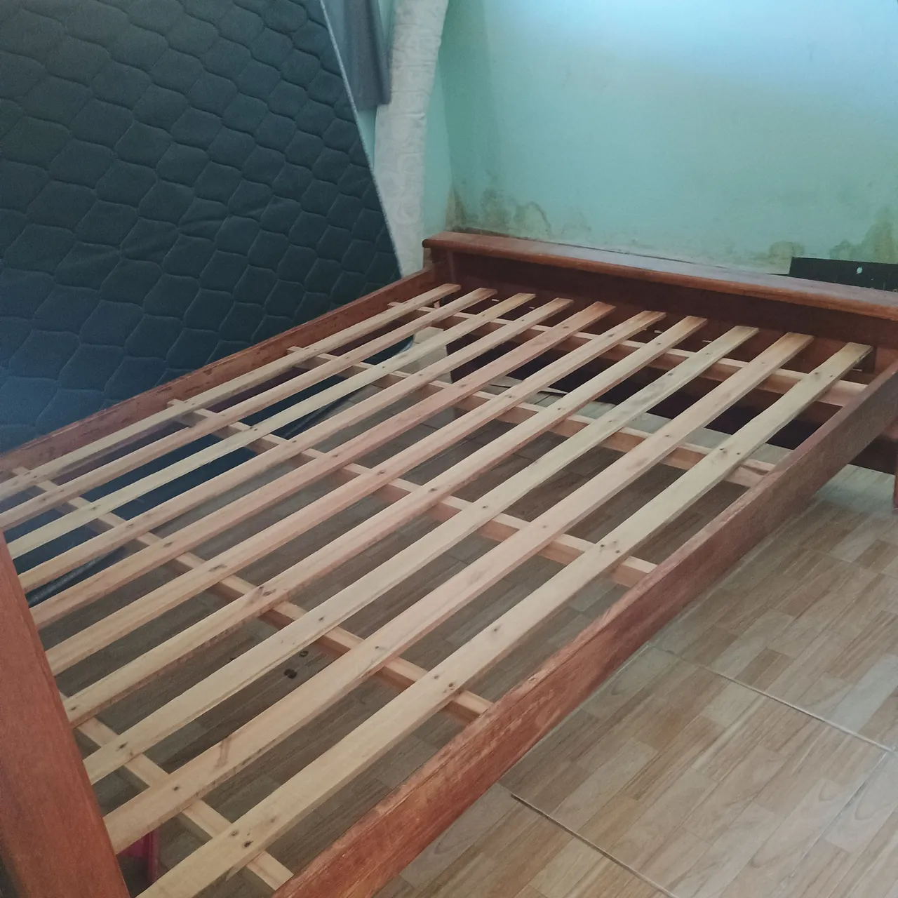 Cama de Madeira Maciça