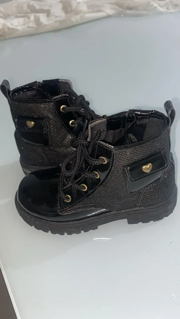 Botas infantis pretas com glitter