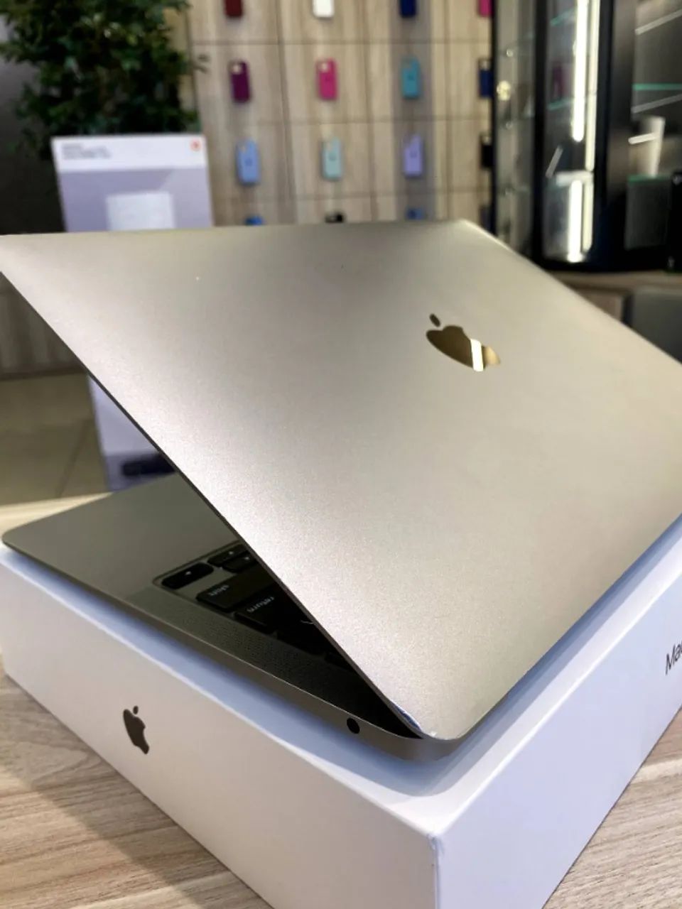 MacBook Air M1 8/256Gb Cinza - 486 ciclos - 84% Saude de bateria