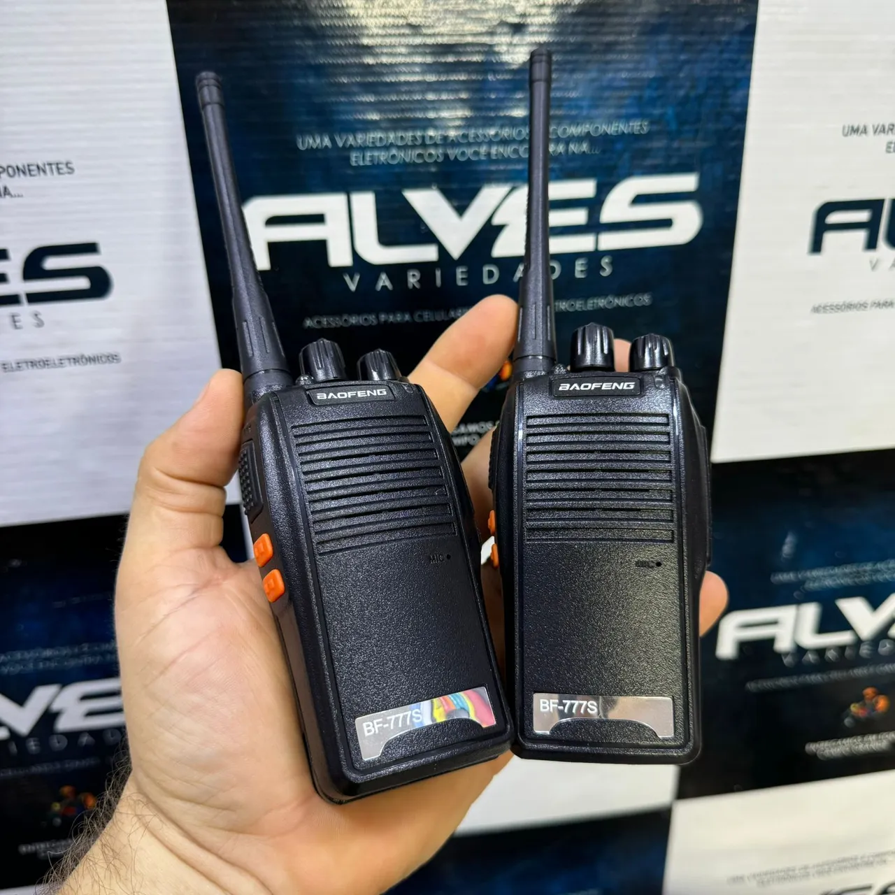 Kit rádio comunicador com 2 unidades 16 canais com acessórios.