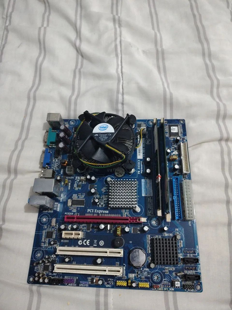 Placa mãe ddr 2 com 4 GB de ram com processador e cooler  - Foto 4